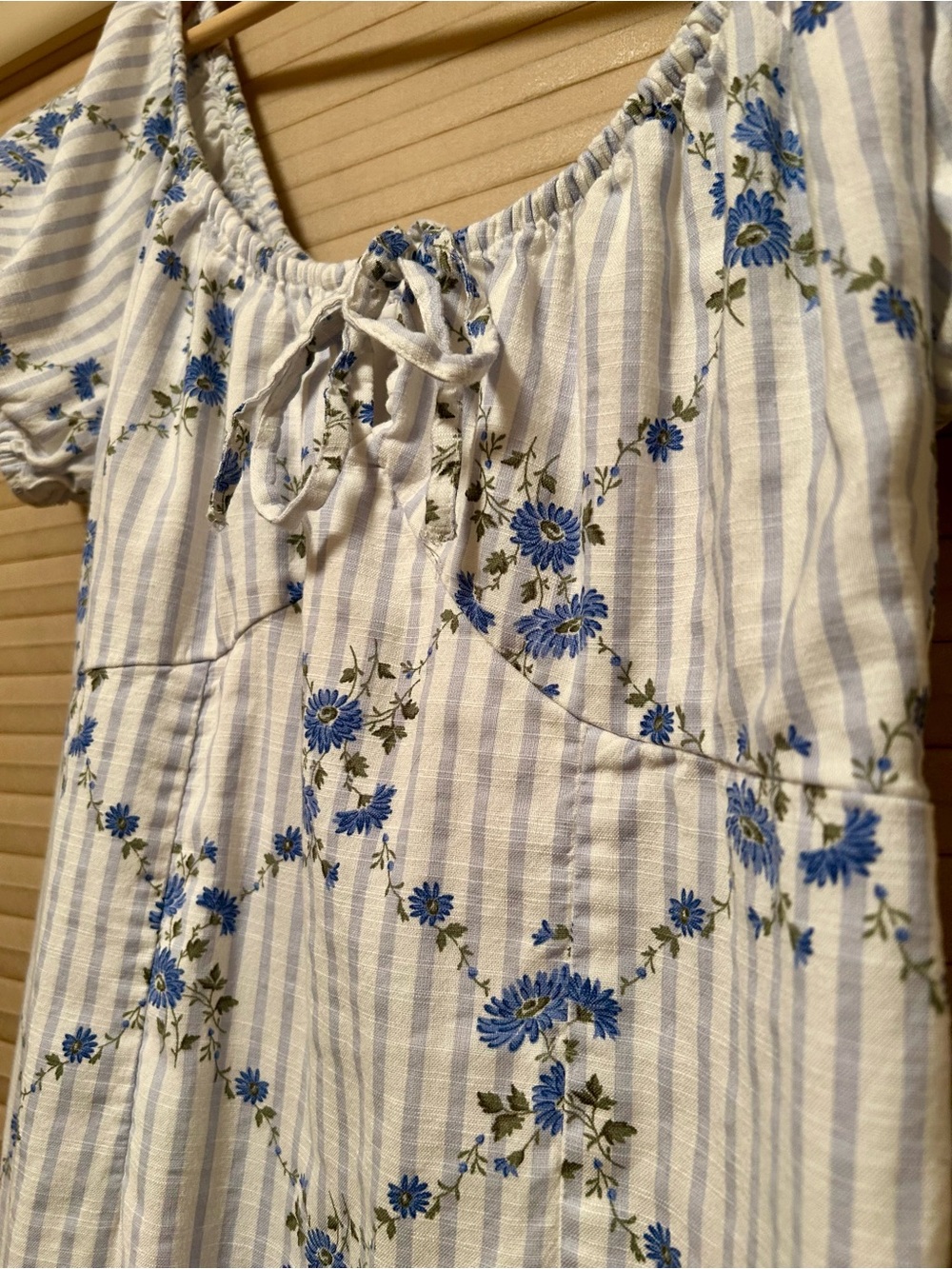 Old Navy Cream Maxi Dress with Blue Floral Print - Picture 4 of 7